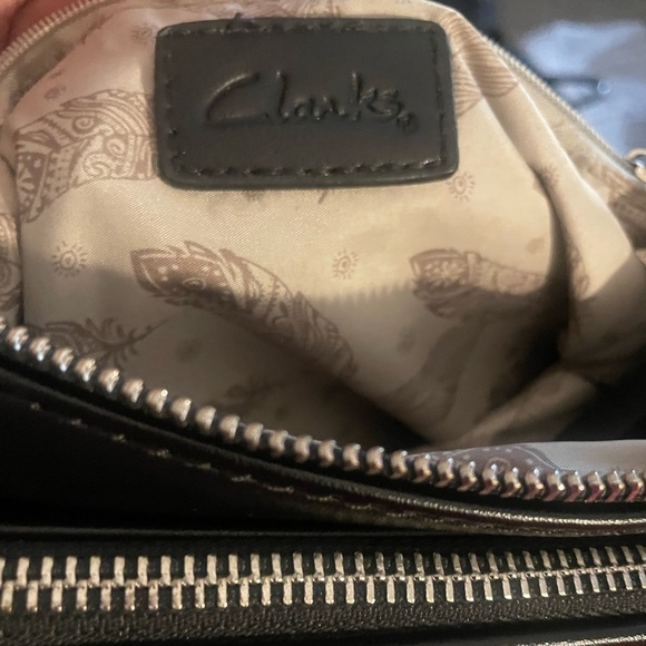 Clarks Black Crossbody Utilitarian Expanded Functional Shoulder Bag - Picture 7 of 8